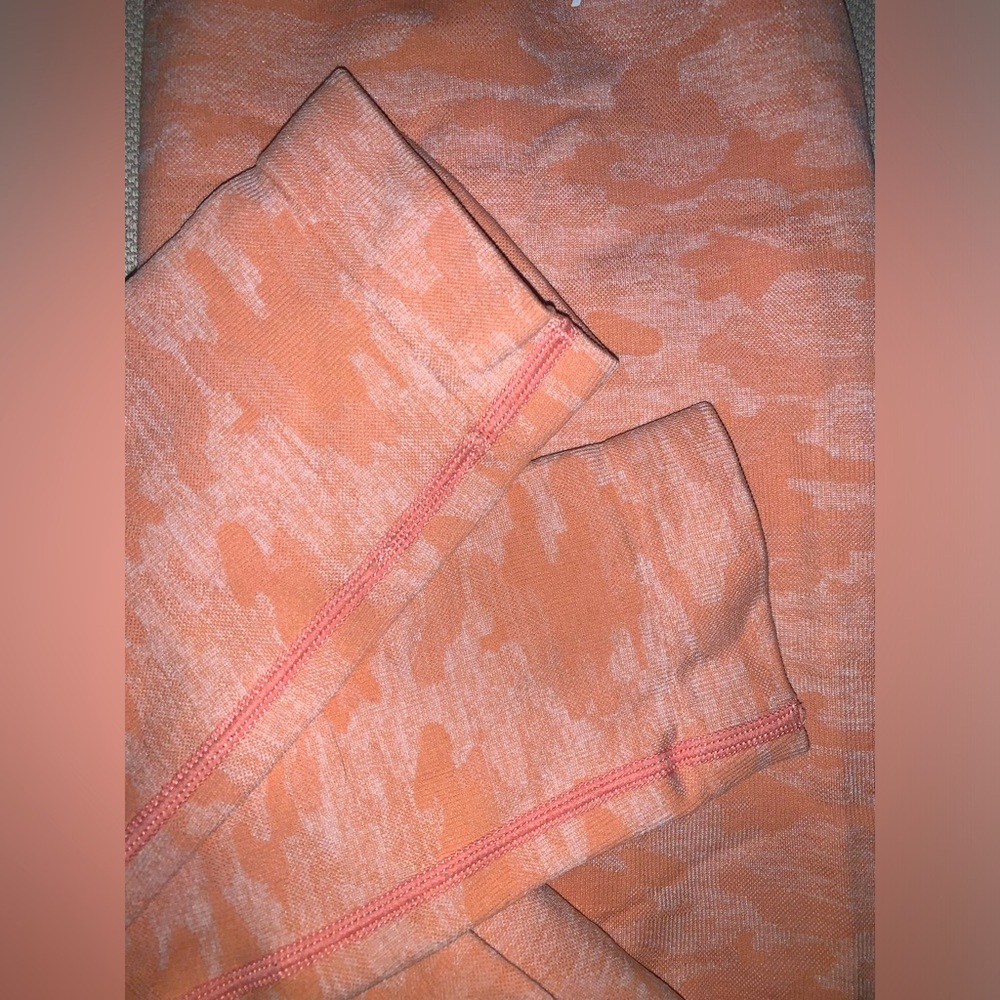 ABYL Seamless Camo Print Leggings with “butt scrunch” - Picture 4 of 4